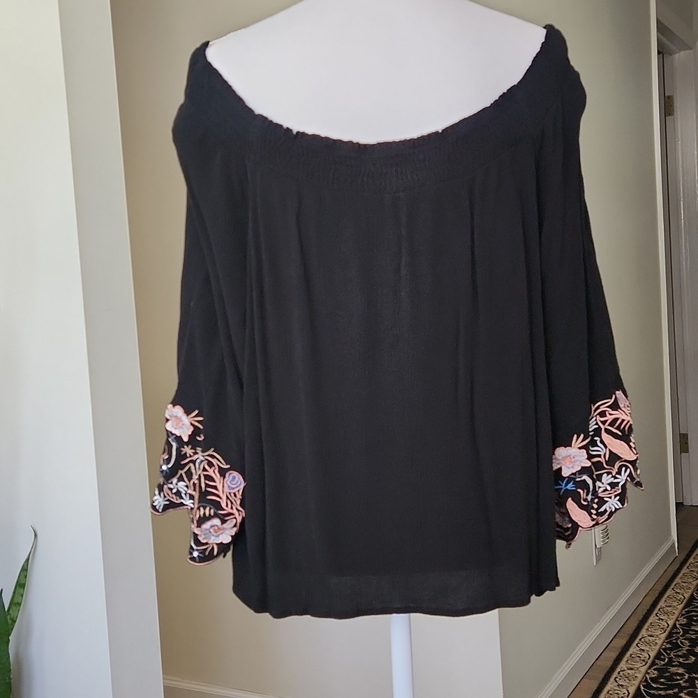 VENUS Off-Shoulder Blouse Black Floral Embroidered Bell Sleeves 1X - Picture 4 of 12
